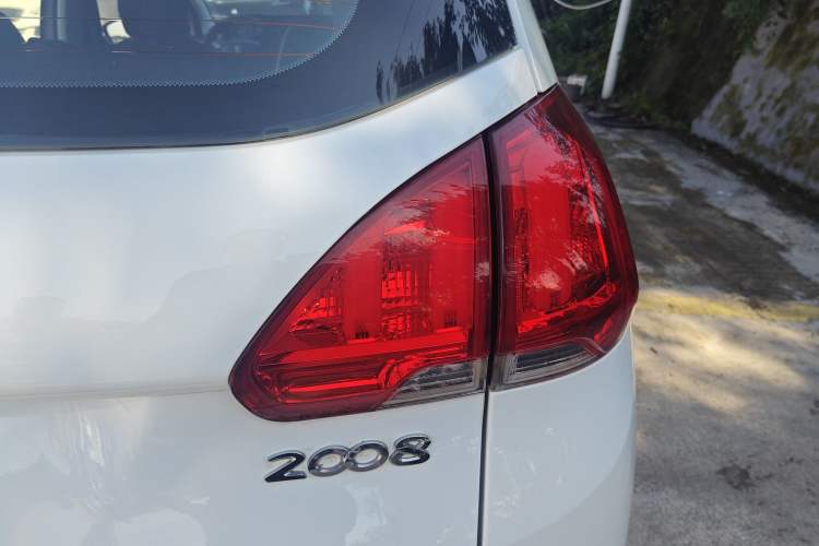 Used Peugeot 2008 2015 1.6L Automatic Playcool Edition
