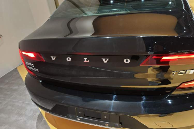 Used Volvo S90 2018 T5 Prestige Edition
