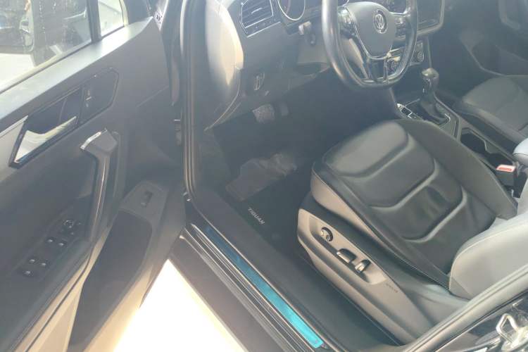 Used Volkswagen Tiguan L 2019 Revised 330TSI Automatic Two-Wheel Drive Smart & Luxury Edition China VI Standard
