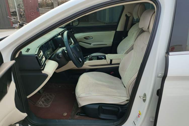 Used BYD Qin L 2025 DM-i Smart Drive 80KM Leading Model