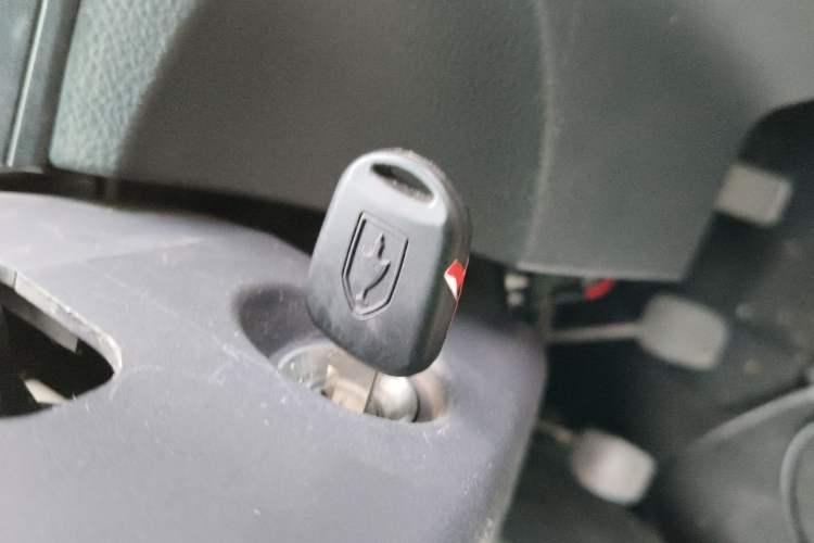 Used Jinbei Hiace X30 2023 1.5L Super-Enjoyment Van 2/5 Seats Non-Air-Conditioned Version SWC15M
