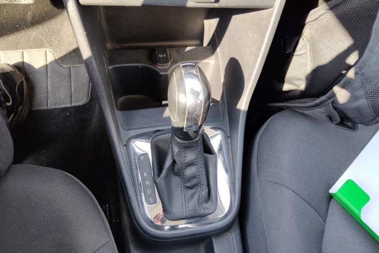 Used Volkswagen Jetta 2015 1.6L Automatic Fashion Model
