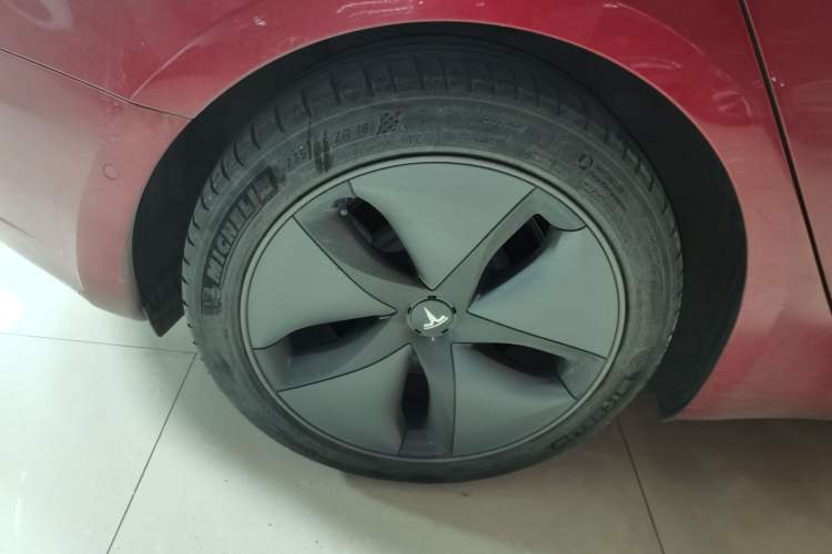 Used Tesla Model 3 2019 Long-Range All-Wheel-Drive Version
