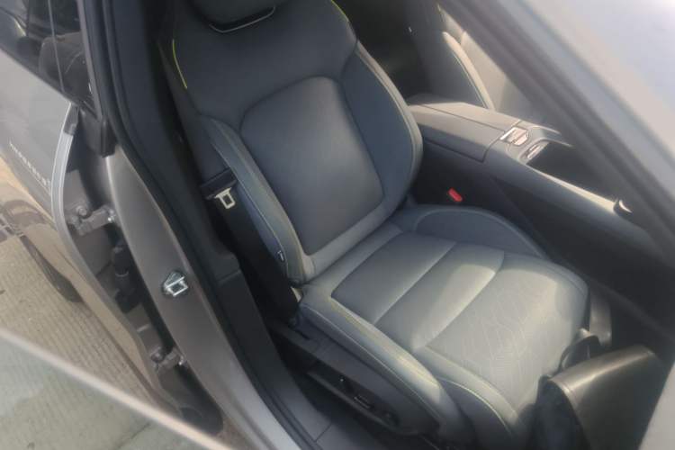 Used Lynk & Co 08 EM-P 2023 120km Long-Range Halo
