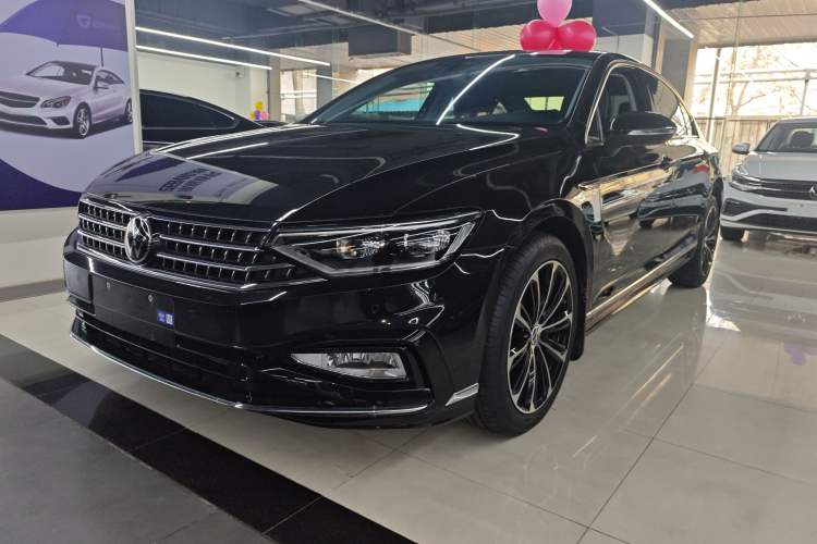 Used Volkswagen Magotan 2025 Zhongxiang Version 330TSI DSG Luxury Edition