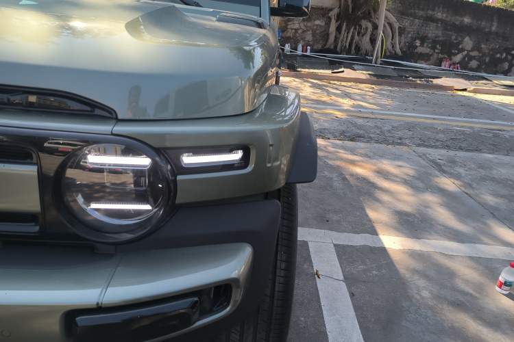 Used  V23 2025 401 Two-Wheel Drive Advanced Edition
