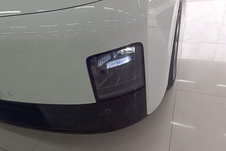 Used Li Auto MEGA 2025 Home Family Special Edition
