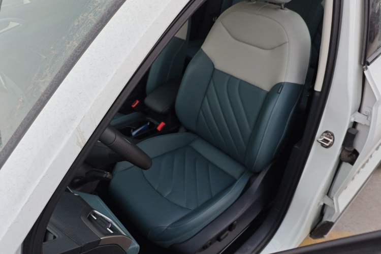 Used Volkswagen Tharu 2024 300TSI Two-Wheel-Drive Moon Luxury Edition
