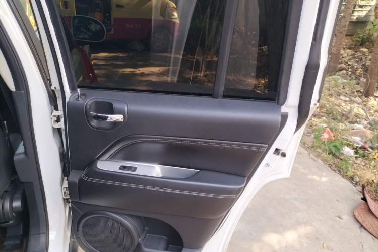 Used  Compass 2015 2.0L Two-Wheel Drive Luxury Edition