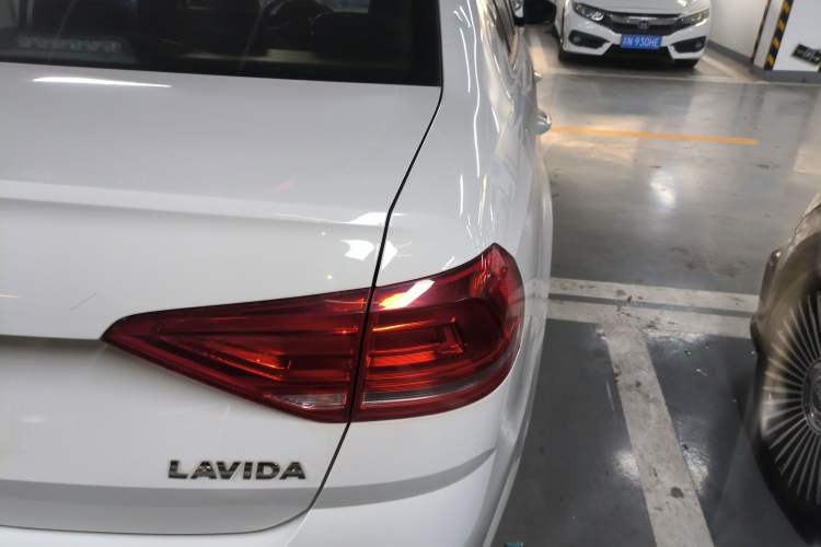 Used Volkswagen Lavida 2015 1.6L Manual Fashion Edition
