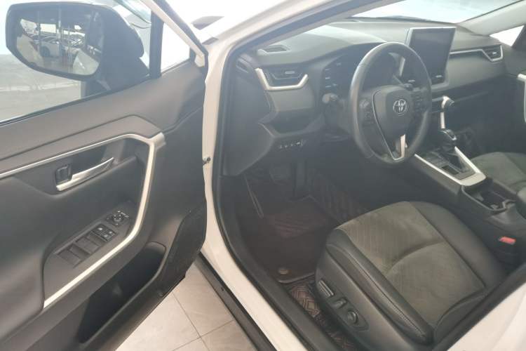 Used Toyota RAV4 2022 2.0L CVT 4x4 Style Plus Edition
