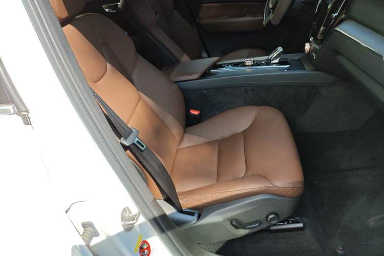 Used Volvo XC60 2025 B5 4x4 Smart Luxury Edition
