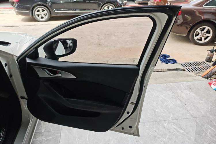 Used Mazda Mazda 3 Axela 2017 Sedan 1.5L Automatic Luxury Model Emission Standard China V
