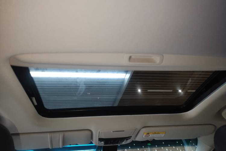 Used Honda Elysion 2022 2.0L eHEV Luxury First Edition
