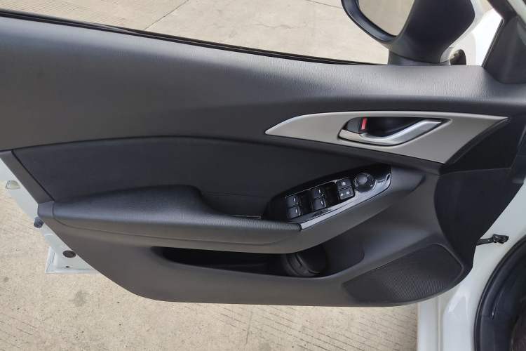 Used Mazda Mazda 3 Axela 2017 Sedan 1.5L Automatic Luxury Model Emission Standard China V
