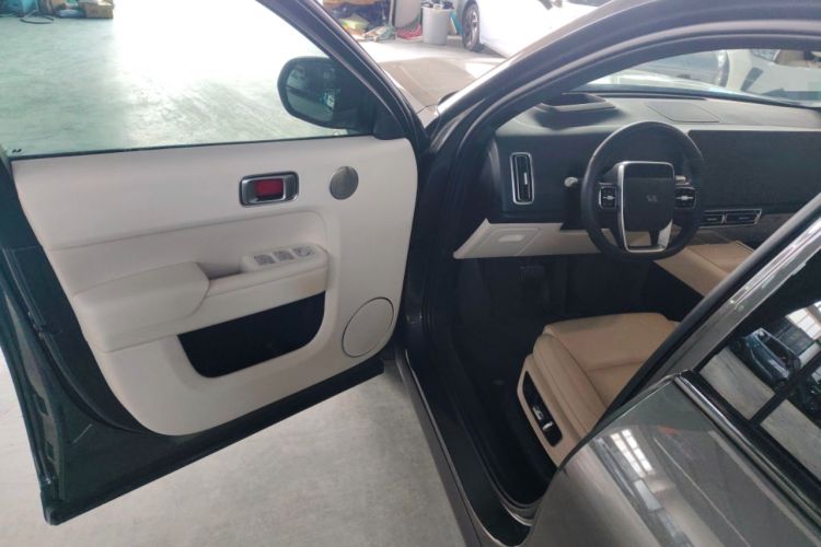 Used Li Auto L8 2023 Pro Model
