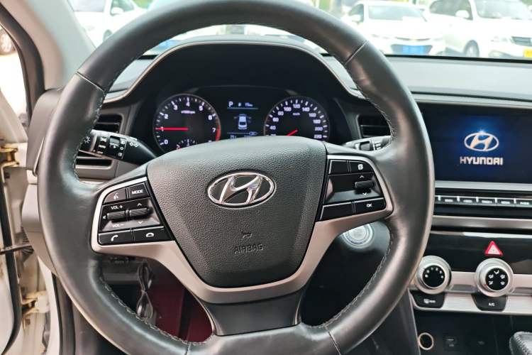 Used Hyundai Elantra 2019 1.5L CVT Smart & Luxurious Trim

