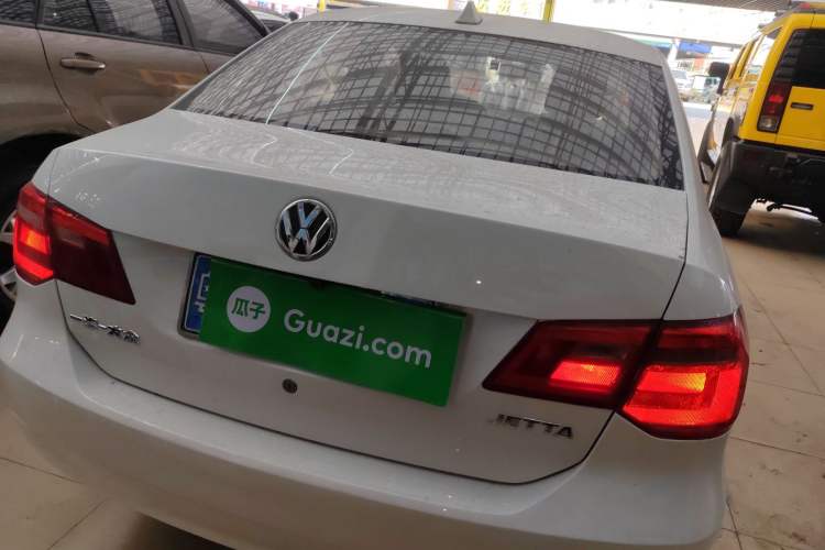 Used Volkswagen Jetta 2015 1.6L Automatic Fashion Model
