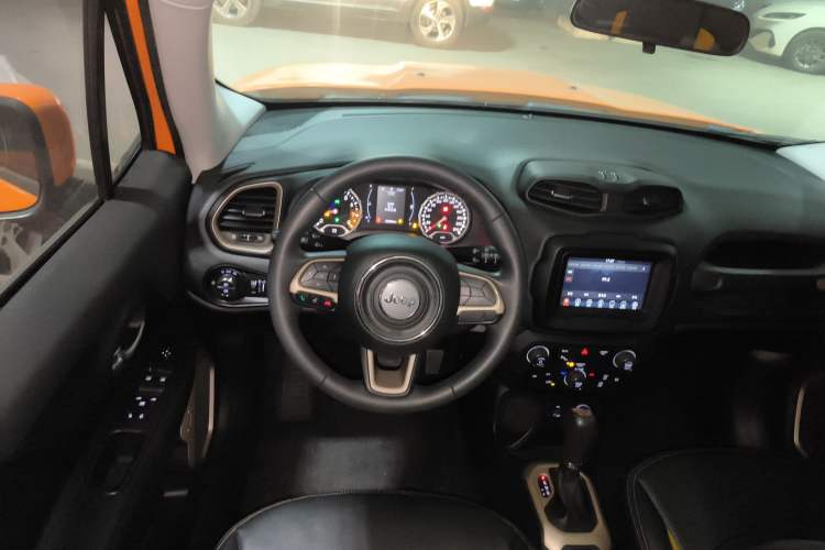 Used  Renegade 2018 Connected Large Screen Version 180T Automatic High-Energy Edition