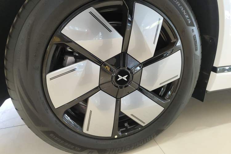 Used XPeng X9 2024 702 Ultra-Long Range Max