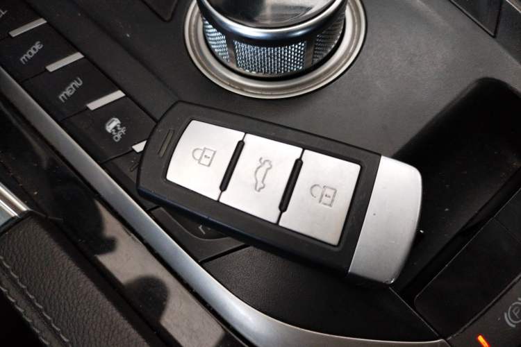 Used Zotye T700 2017 1.8T Dual-Clutch Luxury Model
