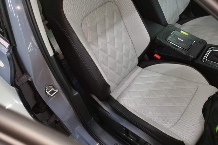 Used Volkswagen Magotan 2023 2 Million Units Commemorative Edition 330TSI DSG Luxury Version
