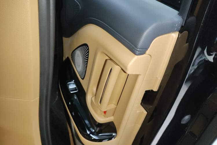 Used VOYAH Dream 2025 PHEV Four-Wheel-Drive Flagship Kunpeng Edition