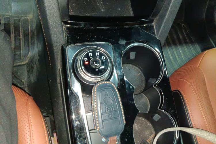 Used Ford Escape 2020 EcoBoost 245 Four-Wheel Drive Luxury Edition
