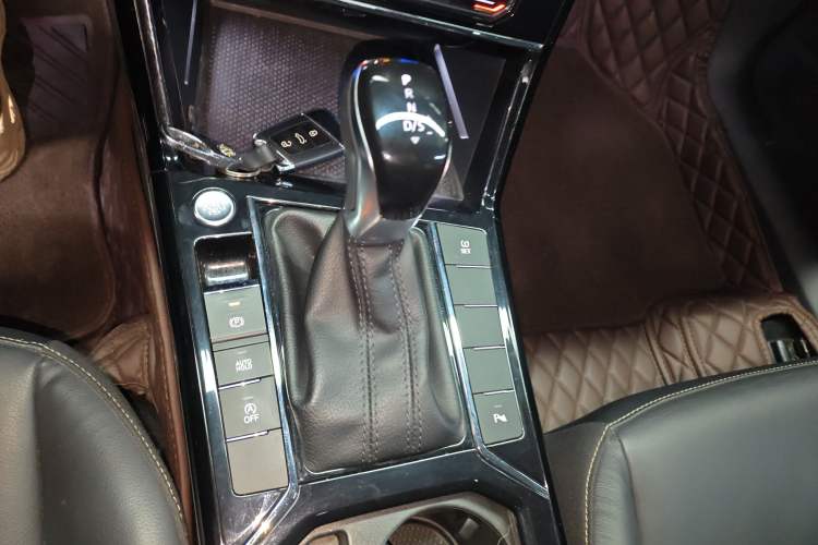 Used Volkswagen Passat 2020 Facelift 330TSI Elite Edition China VI Standard