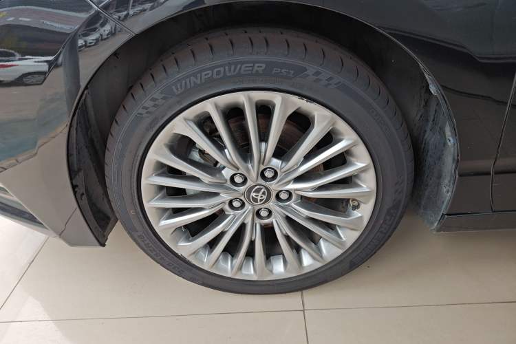 Used Toyota Avalon 2019 Dual-Engine 2.5L XLE Prestige Version China VI Standard
