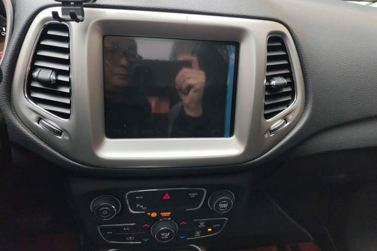 Used  Compass 2017 200T Automatic Family Edition
