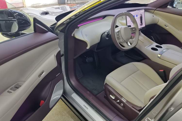 Used  YU7 2025 Ultra-Long Range Rear-Wheel Drive Version
