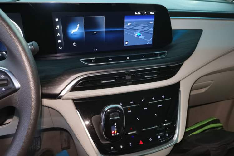 Used Buick GL8 2022 ES Landtrek 653T Comfort Edition