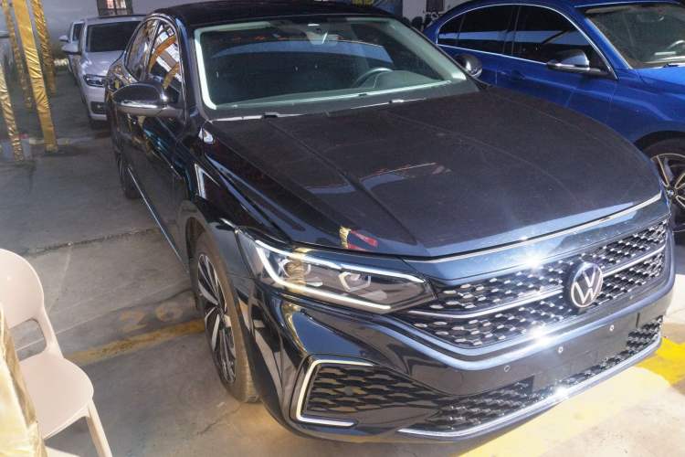 Used Volkswagen Passat 2022 330TSI Starry Luxury Edition – Exclusive Special Edition
