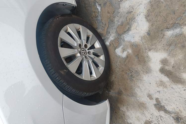 Used Volkswagen Lavida 2013 Restyled Classic 1.6L Manual Comfort Edition
