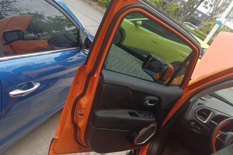 Used  Renegade 2017 180T Automatic Kinetic Edition+
