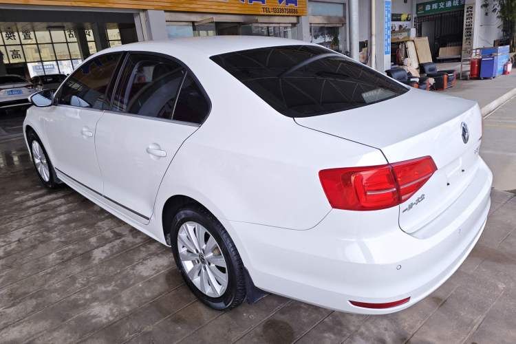 Used Volkswagen Sagitar 2015 1.6L Manual Comfort Model