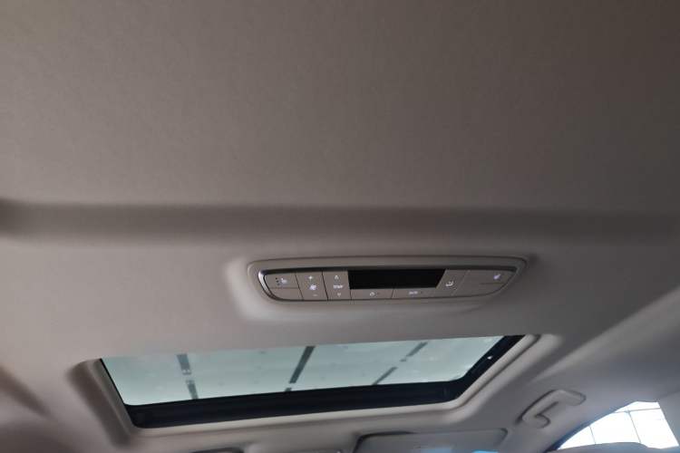 Used Buick GL8 2023 ES Lu Zun Deluxe Model
