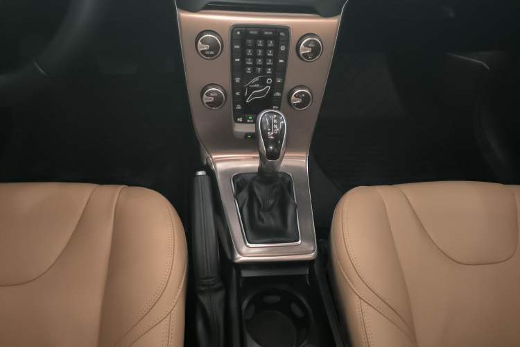 Used Volvo V40 2017 Cross Country T3 Zhiya Edition