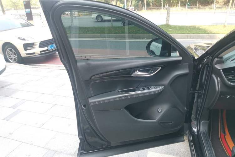 Used Buick Envision 2021 Encore Plus 652T Five-Seat All-Wheel-Drive Luxury Model
