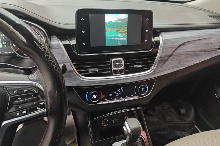 Used Baojun 730 2017 1.5T DCT Flagship Model 7 Seats China V Emission Standard
