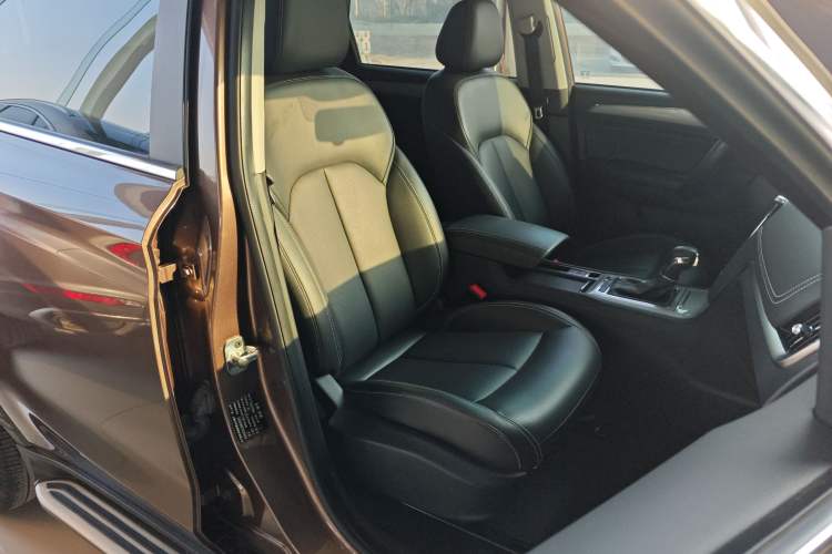 Used Roewe RX5 2019 20T Two-Wheel Drive Automatic Ali Smart Connectivity Platinum Edition
