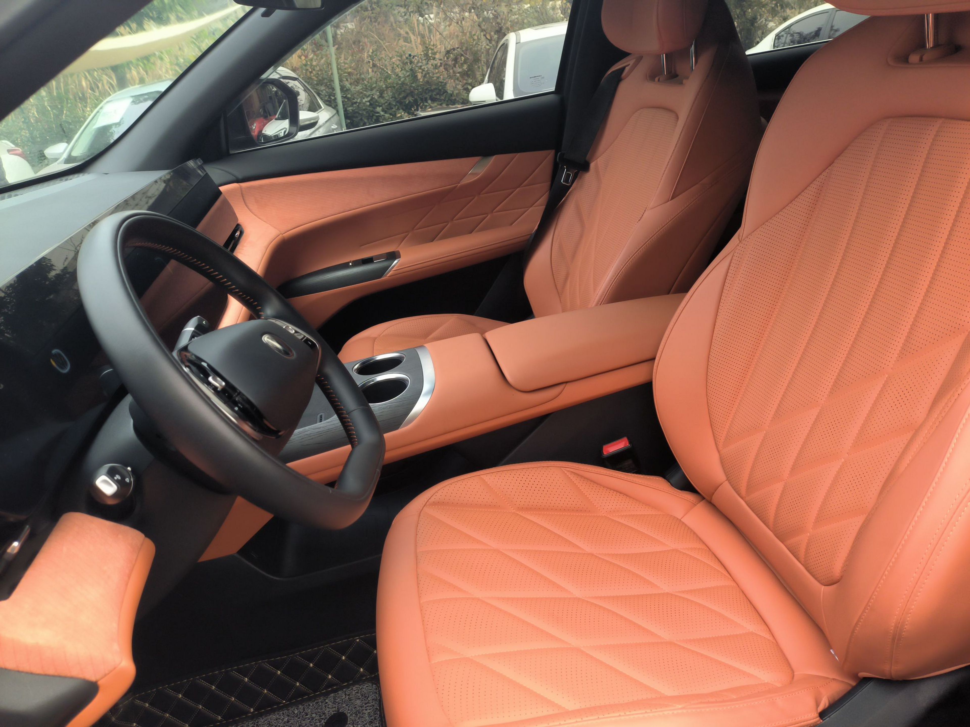 Переднее сиденье в автомобиле