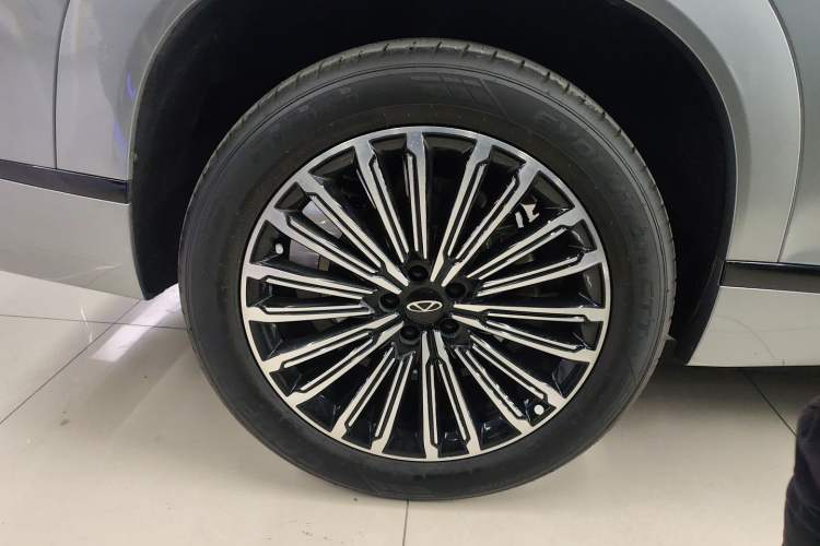 Used Chery Tiggo 9 C-DM 2025 1.5T 106KM Ultra-Comfort Edition 5 Seats Lithium-NMC
