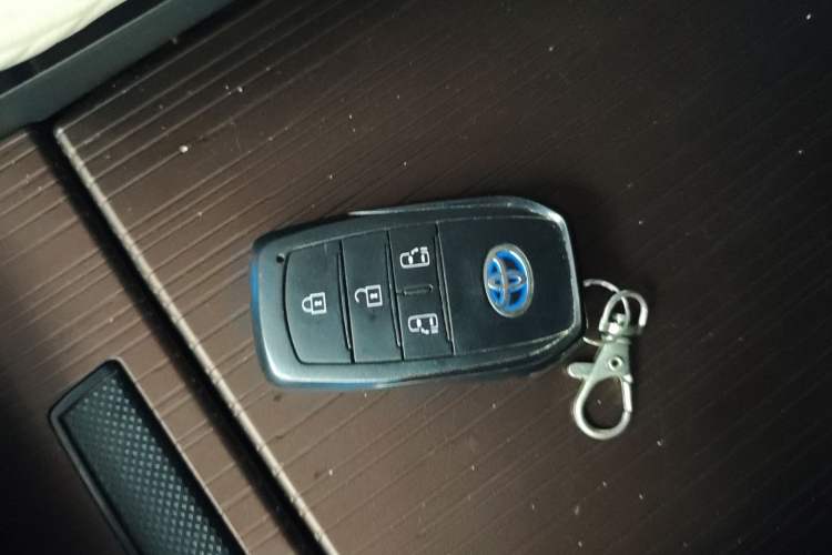 Used Toyota Granvia 2023 2.5L Hybrid Comfort Edition
