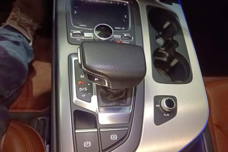 Used Audi Q7 2018 40 TFSI Comfort Model
