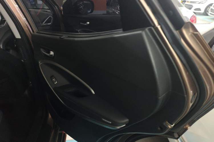 Used Hyundai Santa Fe 2013 2.4L Automatic Two-Wheel Drive Smart Version
