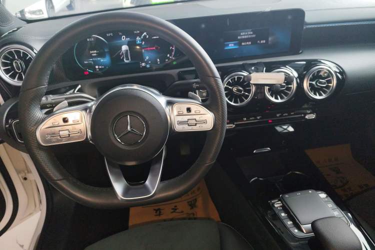 Used Mercedes-Benz A-Class 2022 Revised Version A 200 L Sport Sedan Fashionable Style