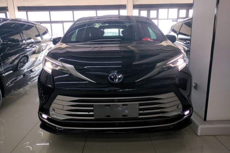 Used Toyota Sienna 2021 2.5L Hybrid Platinum Edition