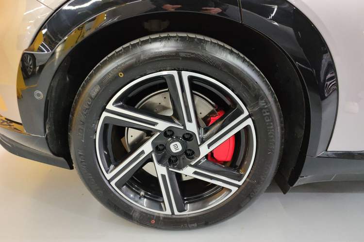 Used Xiaomi Auto YU7 2025 Ultra-Long Range High-Performance All-Wheel-Drive Max Edition
